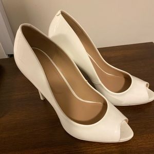 White peep toe pumps